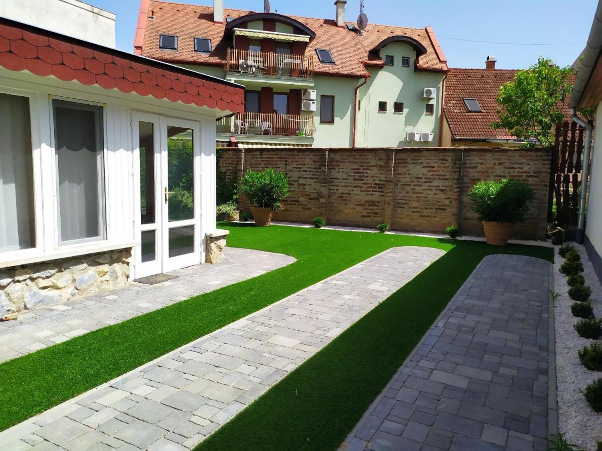 Zoli Apartmanok-Zoli Koelcsey 19 Villa Hajduszoboszlo Exterior photo