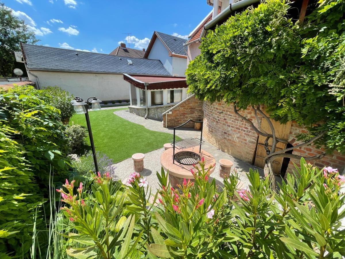 Zoli Apartmanok-Zoli Koelcsey 19 Villa Hajduszoboszlo Exterior photo